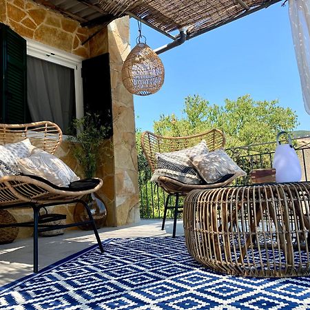 Villa Aspros - Traditionell, Ruhig Und Strandnah Liapades Buitenkant foto