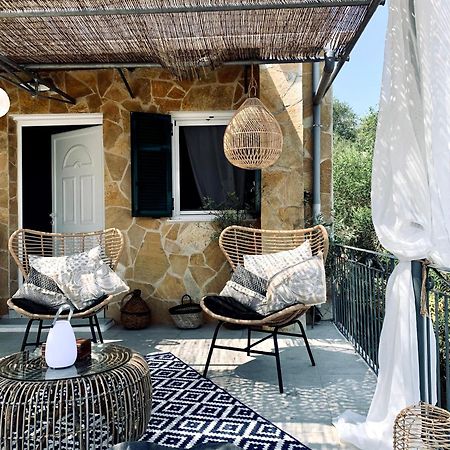 Villa Aspros - Traditionell, Ruhig Und Strandnah Liapades Buitenkant foto