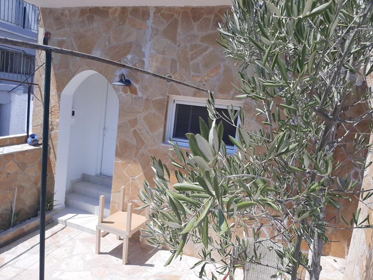 Villa Aspros - Traditionell, Ruhig Und Strandnah Liapades Buitenkant foto