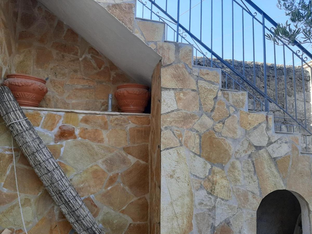 Villa Aspros - Traditionell, Ruhig Und Strandnah Liapades Buitenkant foto