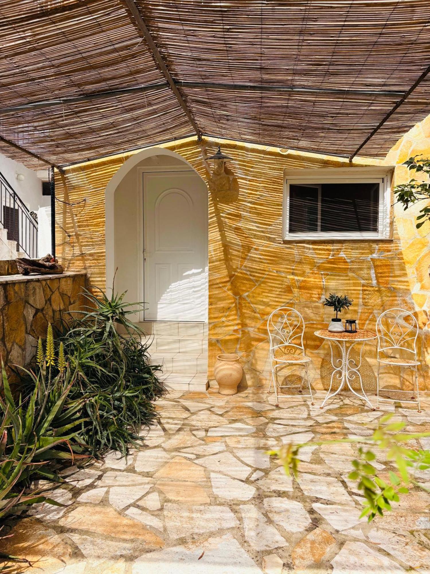Villa Aspros - Traditionell, Ruhig Und Strandnah Liapades Buitenkant foto